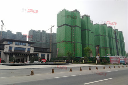 香榭里一楼带院145平大套三带车位带附房仅售98万