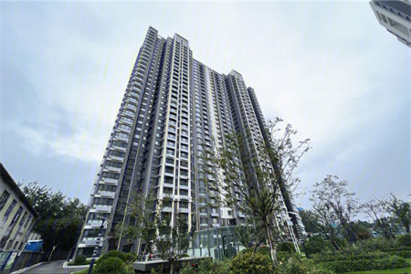 旗风居一二楼复试带院子188平175万可按揭